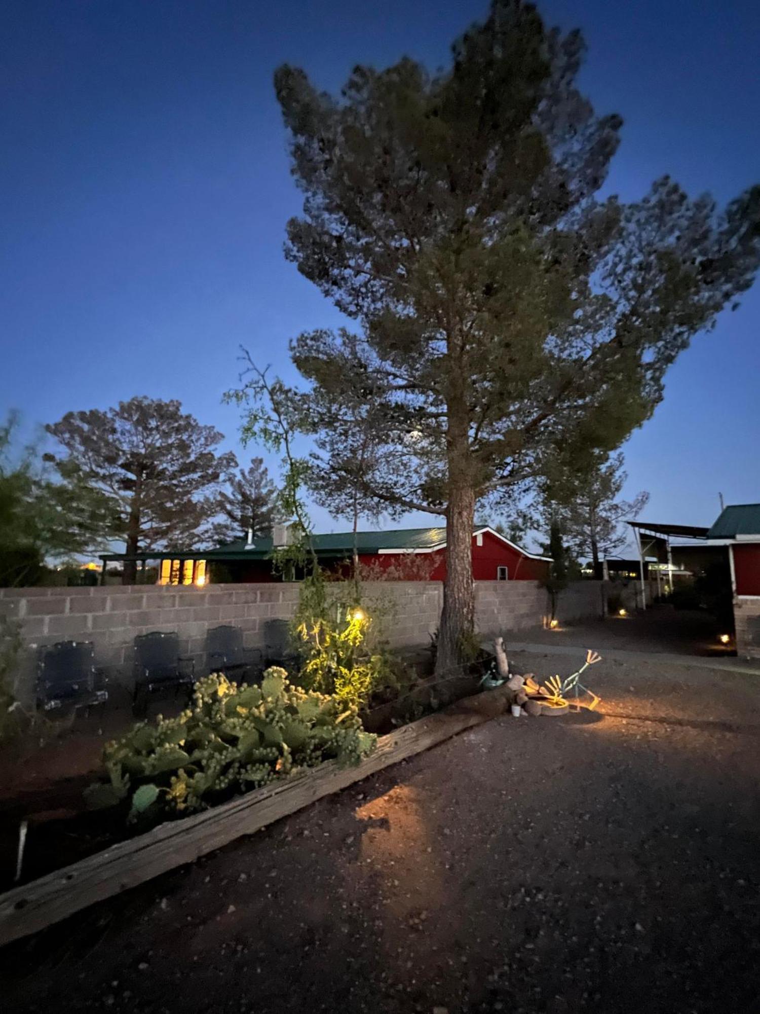 Hole In The Wall Getaway - Usa Mexico Border Bed And Breakfast Columbus Eksteriør bilde
